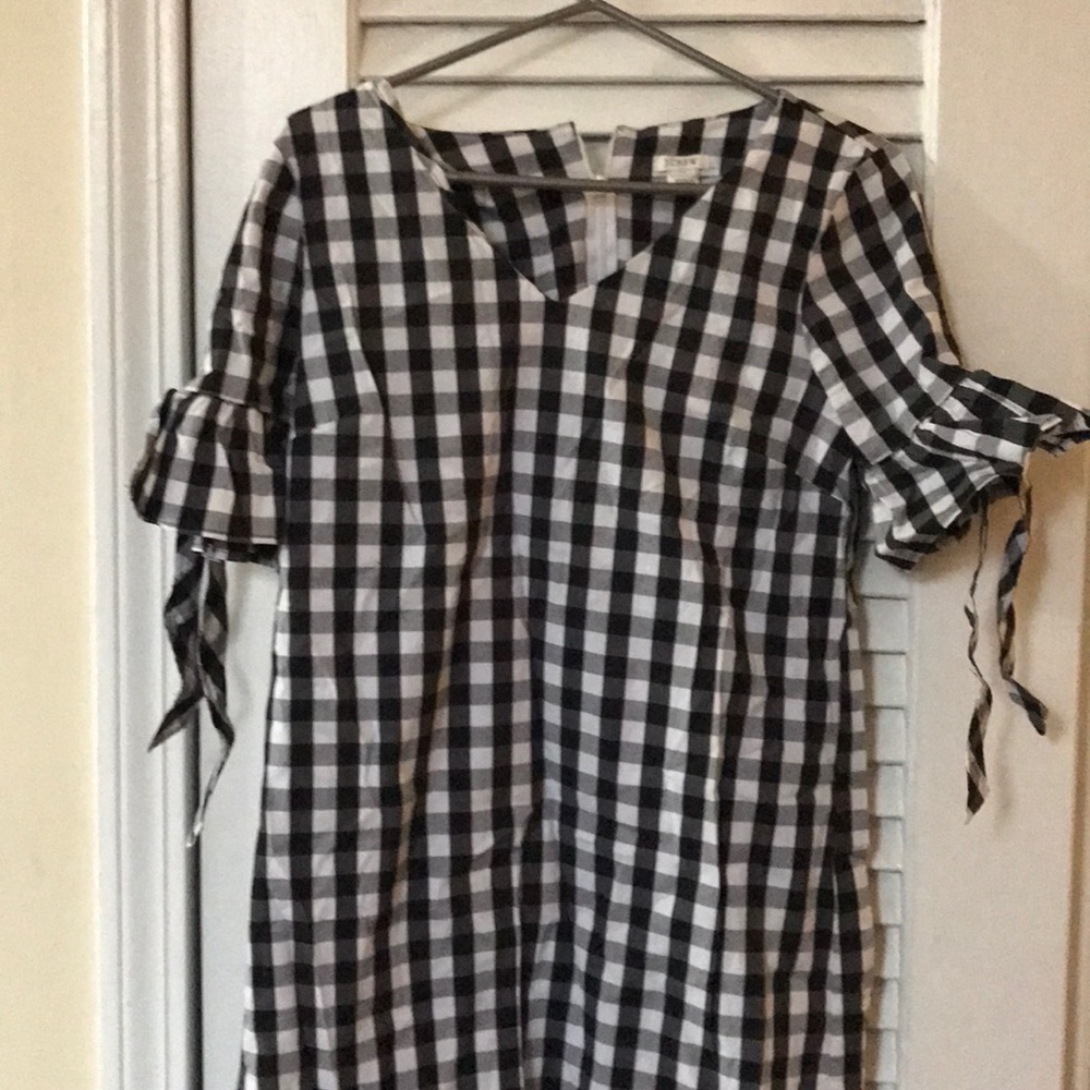 Gingham tie sleeve dress